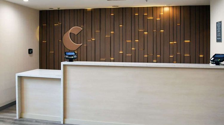 Comfort Inn & Suites NW Milwaukee Lobby