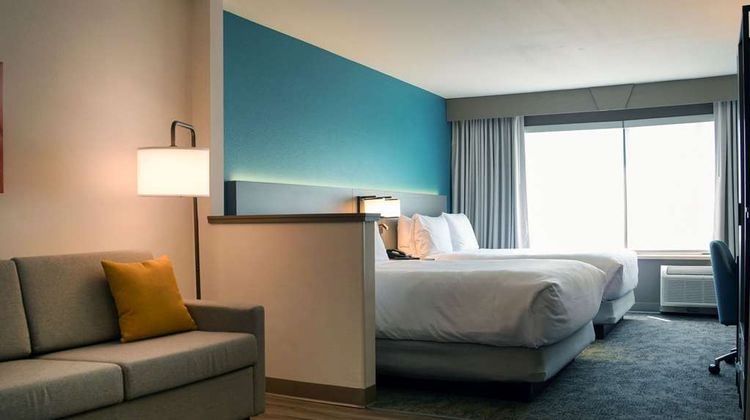 Comfort Inn & Suites NW Milwaukee Suite