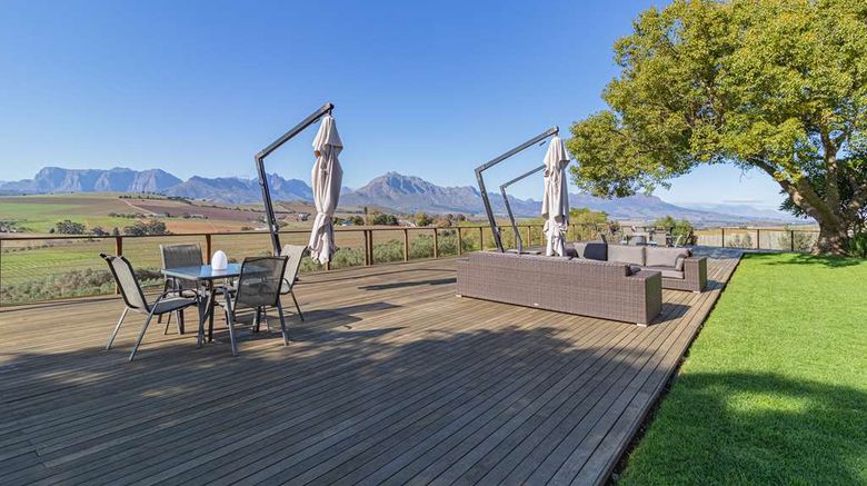 <b>The Salene Exterior</b>. Images powered by <a href="https://iceportal.shijigroup.com/" title="IcePortal" target="_blank">IcePortal</a>.