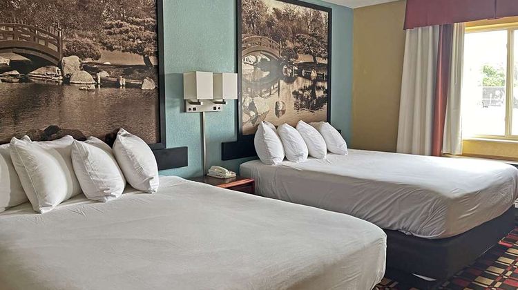 Econo Lodge Room