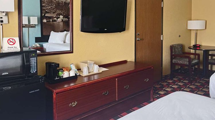 Econo Lodge Room
