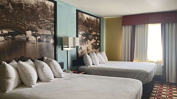 Econo Lodge Room