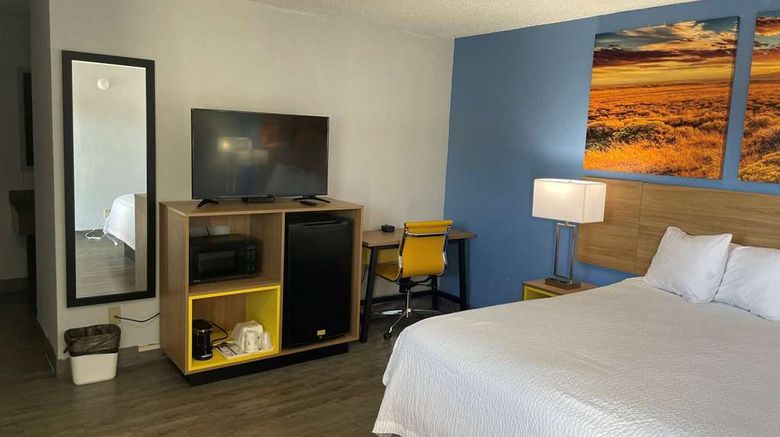 <b>Days Inn by Wyndham Gatesville Room</b>. Images powered by <a href="https://iceportal.shijigroup.com/" title="IcePortal" target="_blank">IcePortal</a>.