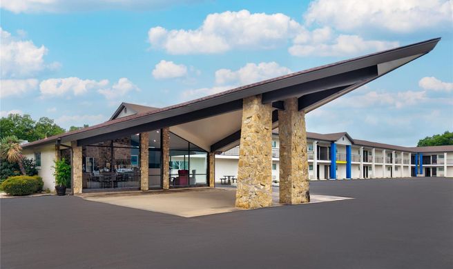 Days Inn by Wyndham Gatesville Exterior
