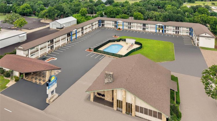 Days Inn by Wyndham Gatesville Exterior