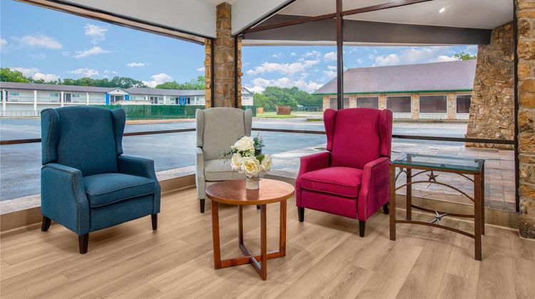 Days Inn by Wyndham Gatesville Lobby