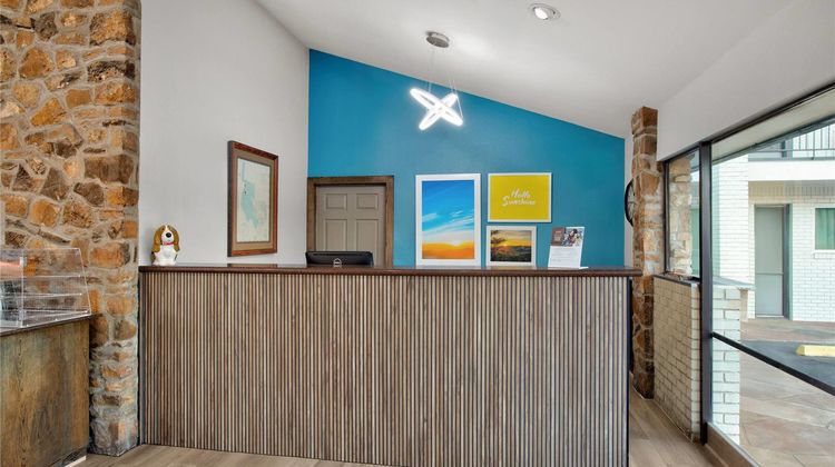 Days Inn by Wyndham Gatesville Lobby