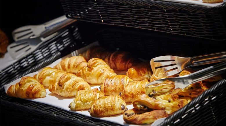 <b>La Licorne Hotel Troyes MGallery Restaurant</b>. Images powered by <a href="https://iceportal.shijigroup.com/" title="IcePortal" target="_blank">IcePortal</a>.