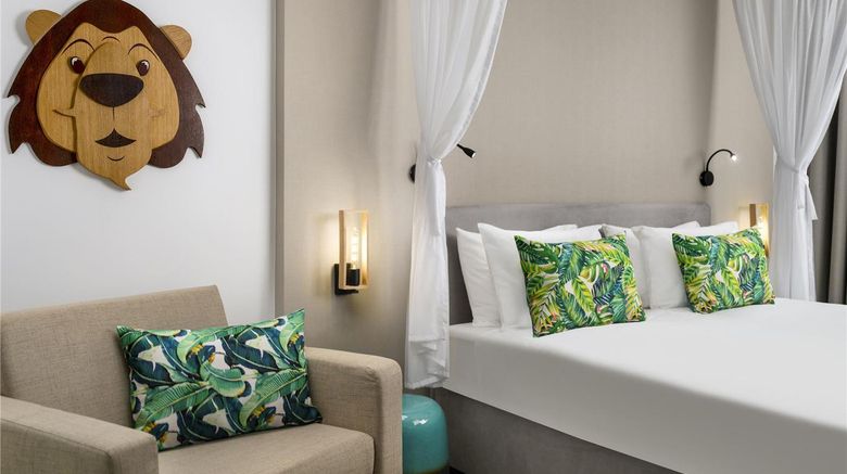 <b>Moevenpick BalaLand Resort Lake Balaton Room</b>. Images powered by <a href="https://iceportal.shijigroup.com/" title="IcePortal" target="_blank">IcePortal</a>.