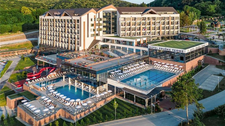 <b>Moevenpick Resort and Spa Fruske Terme Pool</b>. Images powered by <a href="https://iceportal.shijigroup.com/" title="IcePortal" target="_blank">IcePortal</a>.