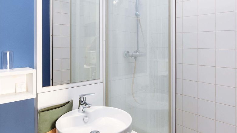 <b>greet Lille Gare Flandres Room</b>. Images powered by <a href="https://iceportal.shijigroup.com/" title="IcePortal" target="_blank">IcePortal</a>.