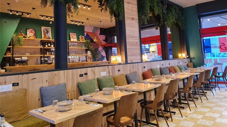 <b>greet Lille Gare Flandres Restaurant</b>. Images powered by <a href="https://iceportal.shijigroup.com/" title="IcePortal" target="_blank">IcePortal</a>.