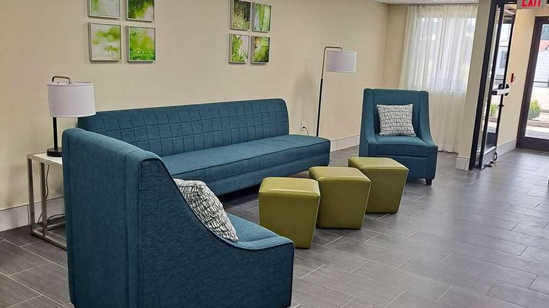 <b>Days Inn by Wyndham Grayson Lobby</b>. Images powered by <a href="https://iceportal.shijigroup.com/" title="IcePortal" target="_blank">IcePortal</a>.