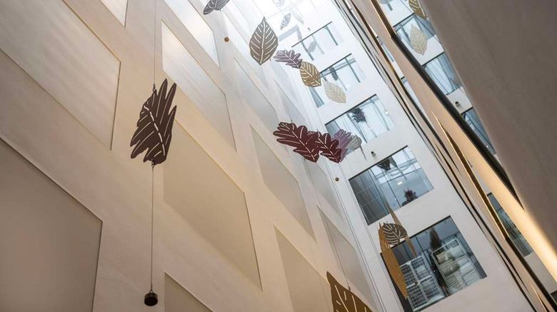 <b>Radisson Red Helsinki Lobby</b>. Images powered by <a href="https://iceportal.shijigroup.com/" title="IcePortal" target="_blank">IcePortal</a>.
