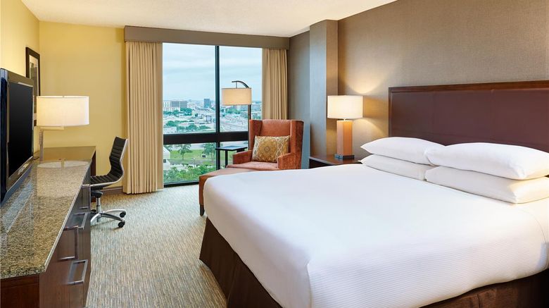 <b>DoubleTree by Hilton San Antonio Airport Room</b>. Images powered by <a href="https://iceportal.shijigroup.com/" title="IcePortal" target="_blank">IcePortal</a>.