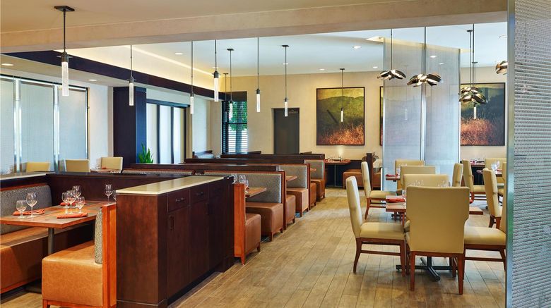 <b>DoubleTree by Hilton San Antonio Airport Restaurant</b>. Images powered by <a href="https://iceportal.shijigroup.com/" title="IcePortal" target="_blank">IcePortal</a>.