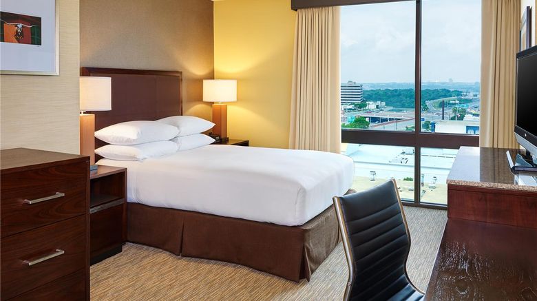 <b>DoubleTree by Hilton San Antonio Airport Room</b>. Images powered by <a href="https://iceportal.shijigroup.com/" title="IcePortal" target="_blank">IcePortal</a>.