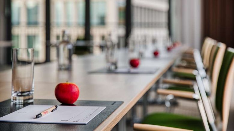 <b>IntercityHotel Berlin Airport BER T 1+2 Meeting</b>. Images powered by <a href="https://iceportal.shijigroup.com/" title="IcePortal" target="_blank">IcePortal</a>.