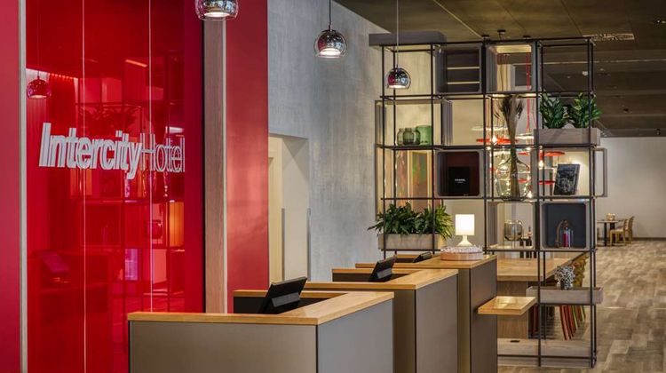 IntercityHotel Berlin Airport BER T 1+2 Lobby