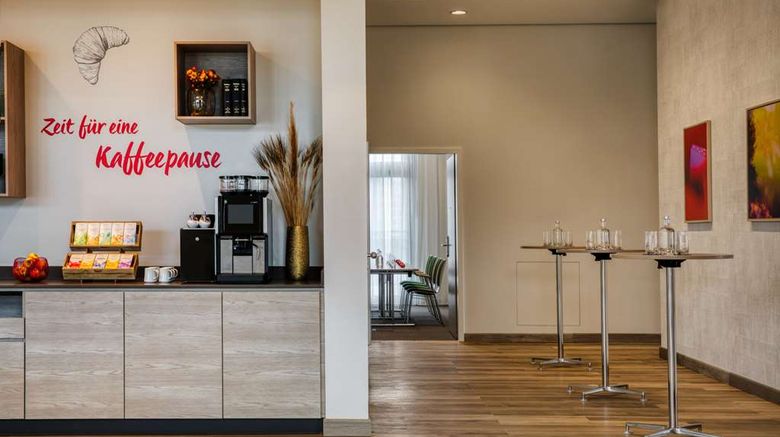 <b>IntercityHotel Berlin Airport BER T 1+2 Meeting</b>. Images powered by <a href="https://iceportal.shijigroup.com/" title="IcePortal" target="_blank">IcePortal</a>.