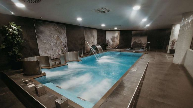<b>AZZ Asturias Langrehotel Pool</b>. Images powered by <a href="https://iceportal.shijigroup.com/" title="IcePortal" target="_blank">IcePortal</a>.