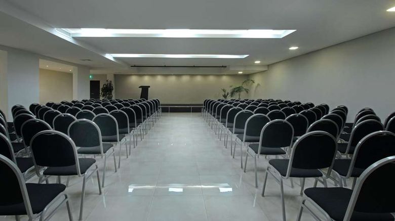 <b>Pinares Del Cerro Resort & Suites Meeting</b>. Images powered by <a href="https://iceportal.shijigroup.com/" title="IcePortal" target="_blank">IcePortal</a>.
