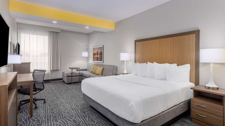 <b>La Quinta Inn & Stes by Wyndham Valdosta Suite</b>. Images powered by <a href="https://iceportal.shijigroup.com/" title="IcePortal" target="_blank">IcePortal</a>.