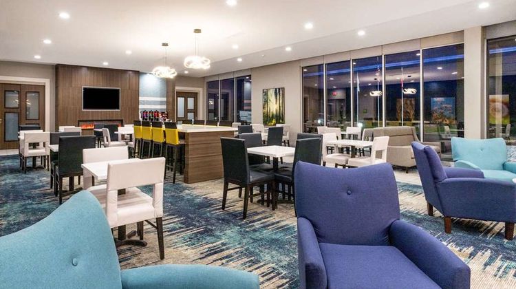 La Quinta Inn & Stes by Wyndham Valdosta Lobby