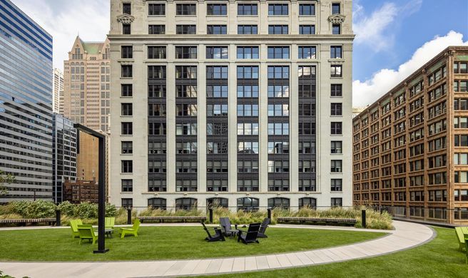 Hilton Garden Inn Chicago Central Loop Exterior