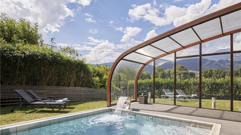 <b>Best Western Plus Pays du Mont Blanc Pool</b>. Images powered by <a href="https://iceportal.shijigroup.com/" title="IcePortal" target="_blank">IcePortal</a>.