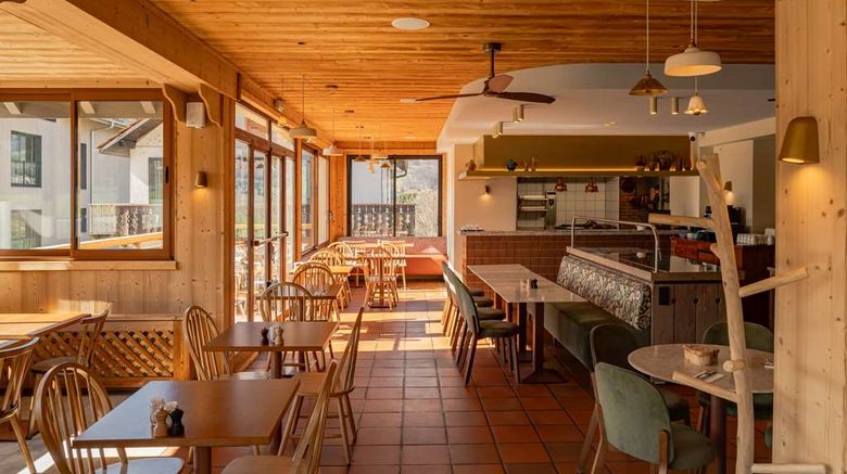 <b>Best Western Plus Pays du Mont Blanc Restaurant</b>. Images powered by <a href="https://iceportal.shijigroup.com/" title="IcePortal" target="_blank">IcePortal</a>.