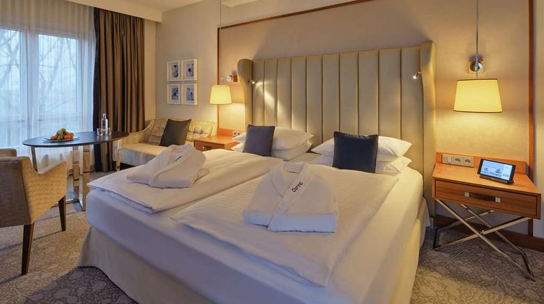 <b>Dorint Hotel Bonn Suite</b>. Images powered by <a href="https://iceportal.shijigroup.com/" title="IcePortal" target="_blank">IcePortal</a>.