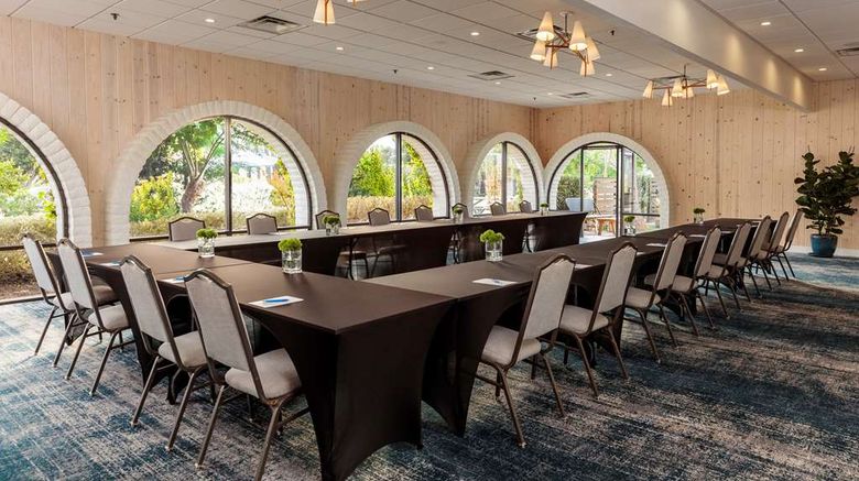 <b>The Leta Santa Barbara-Tapestry Coll Meeting</b>. Images powered by <a href="https://iceportal.shijigroup.com/" title="IcePortal" target="_blank">IcePortal</a>.