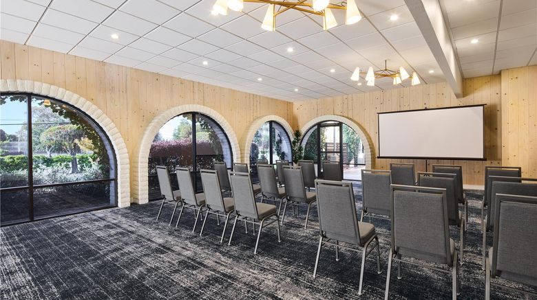 <b>The Leta Santa Barbara-Tapestry Coll Meeting</b>. Images powered by <a href="https://iceportal.shijigroup.com/" title="IcePortal" target="_blank">IcePortal</a>.