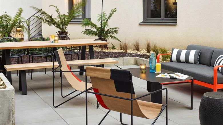 <b>TRIBE Paris Saint Ouen Restaurant</b>. Images powered by <a href="https://iceportal.shijigroup.com/" title="IcePortal" target="_blank">IcePortal</a>.