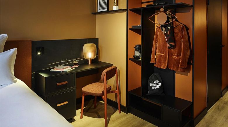 <b>TRIBE Paris Saint Ouen Room</b>. Images powered by <a href="https://iceportal.shijigroup.com/" title="IcePortal" target="_blank">IcePortal</a>.