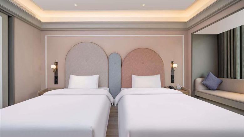 <b>Mercure Guangzhou Baiyun Int'l Airport Room</b>. Images powered by <a href="https://iceportal.shijigroup.com/" title="IcePortal" target="_blank">IcePortal</a>.
