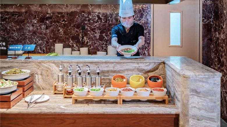 <b>Mercure Guangzhou Baiyun Int'l Airport Restaurant</b>. Images powered by <a href="https://iceportal.shijigroup.com/" title="IcePortal" target="_blank">IcePortal</a>.