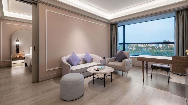 <b>Mercure Guangzhou Baiyun Int'l Airport Suite</b>. Images powered by <a href="https://iceportal.shijigroup.com/" title="IcePortal" target="_blank">IcePortal</a>.