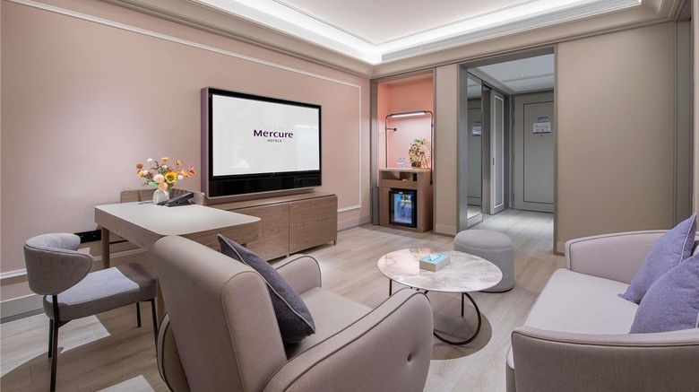 <b>Mercure Guangzhou Baiyun Int'l Airport Suite</b>. Images powered by <a href="https://iceportal.shijigroup.com/" title="IcePortal" target="_blank">IcePortal</a>.