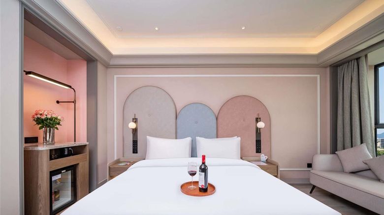 <b>Mercure Guangzhou Baiyun Int'l Airport Room</b>. Images powered by <a href="https://iceportal.shijigroup.com/" title="IcePortal" target="_blank">IcePortal</a>.