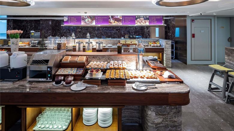 <b>Mercure Guangzhou Baiyun Int'l Airport Restaurant</b>. Images powered by <a href="https://iceportal.shijigroup.com/" title="IcePortal" target="_blank">IcePortal</a>.