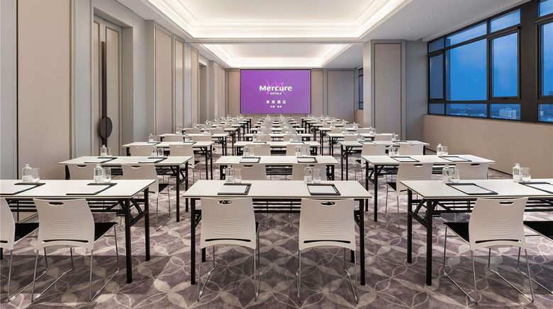 <b>Mercure Qinhuangdao Downtown Meeting</b>. Images powered by <a href="https://iceportal.shijigroup.com/" title="IcePortal" target="_blank">IcePortal</a>.