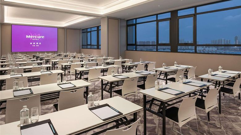 <b>Mercure Qinhuangdao Downtown Meeting</b>. Images powered by <a href="https://iceportal.shijigroup.com/" title="IcePortal" target="_blank">IcePortal</a>.