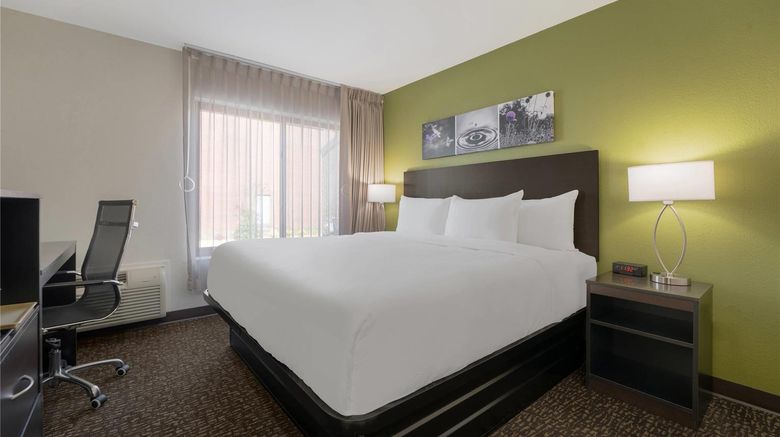 <b>Sleep Inn Room</b>. Images powered by <a href="https://iceportal.shijigroup.com/" title="IcePortal" target="_blank">IcePortal</a>.