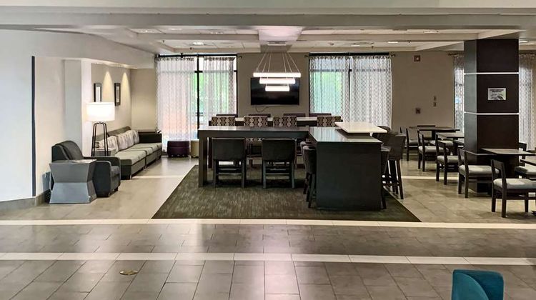 Comfort Inn & Suites Columbus North Lobby