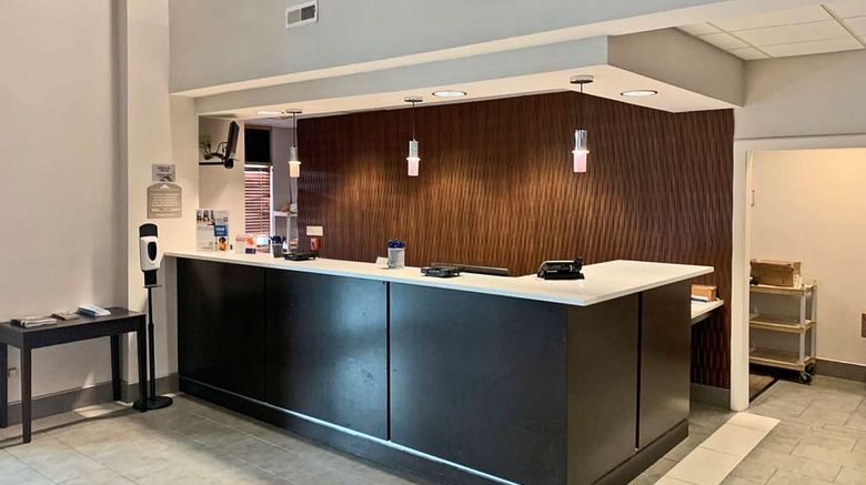 <b>Comfort Inn & Suites Columbus North Lobby</b>. Images powered by <a href="https://iceportal.shijigroup.com/" title="IcePortal" target="_blank">IcePortal</a>.