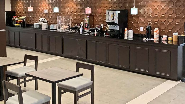 <b>Comfort Inn & Suites Columbus North Restaurant</b>. Images powered by <a href="https://iceportal.shijigroup.com/" title="IcePortal" target="_blank">IcePortal</a>.