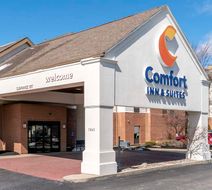 Comfort Inn & Suites North Toledo Exterior