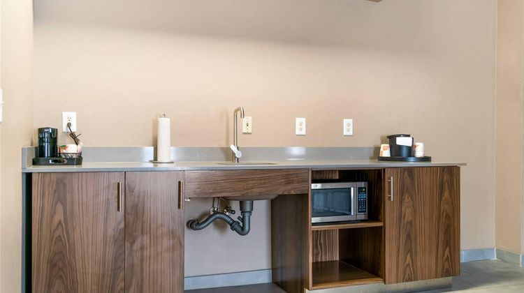 Comfort Inn & Suites North Toledo Suite